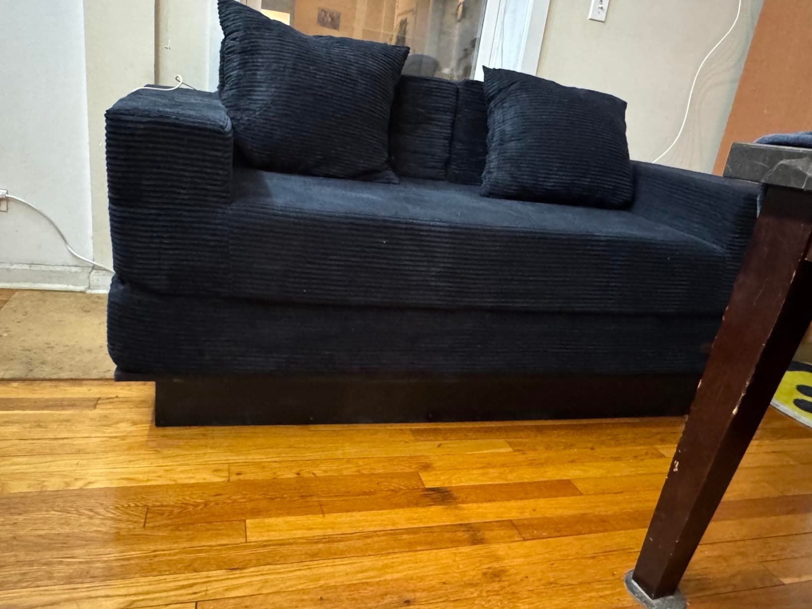 Evvo loveseat in home setting